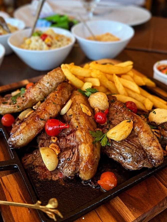 Gastronomia na pedra quente do Villa Cardoso